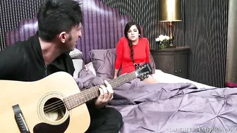 Lovely girl seduces guitar player with help of her sweet XXX bush