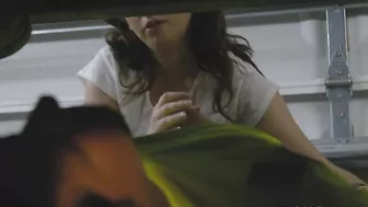 Lucky mechanic gets his massive XXX prick blown by lustful customer