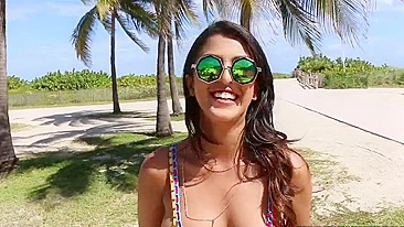 Curvy Latina gladly displays her phenomenal XXX booty on the beach