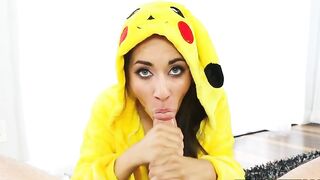 Petite cosplay fan sucks massive XXX cock belonging to tall friend