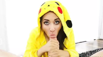 Petite cosplay fan sucks massive XXX cock belonging to tall friend