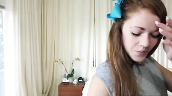 Sexy babe Kimberly Brix takes money and shows off XXX shaped bottom