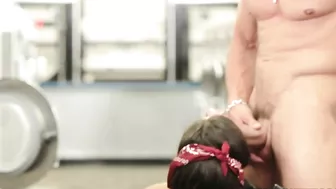 Babe exposes boobs and gives partner a XXX blowjob in the laundry