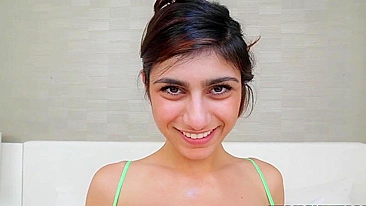 Hot teen Arab agrees to XXX posing with naked titties and vagina