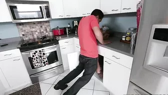 Latina XXX artist cheats on husband in an oral way in the kitchen