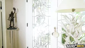 Jada Stevens fucked by dangerously huge penis of the black man with glasses