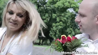 Elegant dame wants to thank admirer with sex in bedroom