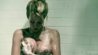 Sultry MILF stimulates pussy with nimble fingers and shower flow Sultry MILF stimulates pussy with nimble fingers and shower flow