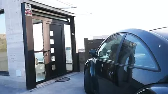 Mom sucks and doesn't know stepdaughter watches her giving XXX blowjob