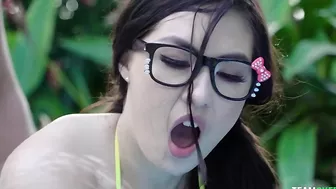 Hot brother sister XXX scene! Horny dude bangs his stepsis in the backyard