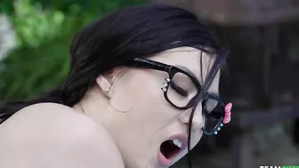 Hot brother sister XXX scene! Horny dude bangs his stepsis in the backyard