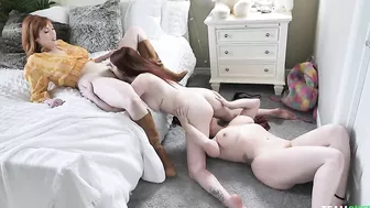 Elated red-haired lesbians lick each other's XXX cunts in 3some