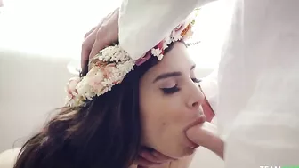 All natural Latina hottie slobbers when blowing massive XXX dick