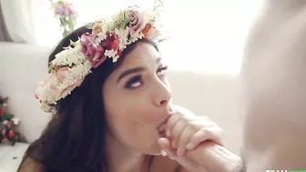 All natural Latina hottie slobbers when blowing massive XXX dick