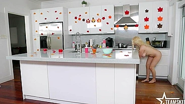 Blonde has her creamed vagina licked by XXX actor in the kitchen