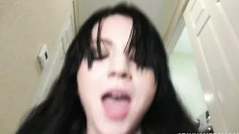 Lucky guy has hot XXX fun with babe after a shower in the doorway