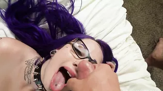 Comely chick finds XXX way to be facialized without cum in her eyes