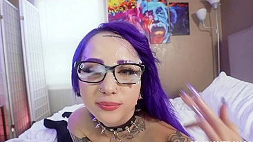 Comely chick finds XXX way to be facialized without cum in her eyes