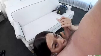 Amateur Ebony sexpot pleases mature agent with masterful XXX blowjob