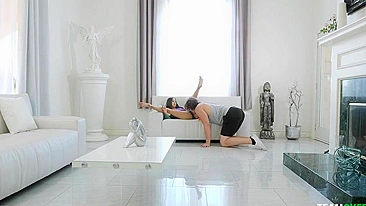 Tall stud pleases petite Asian gymnast with great XXX pussy licking