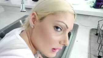 Dude thrusts his thick XXX dong into blonde's cunt in the kitchen Dude thrusts his thick XXX dong into blonde's cunt in the kitchen