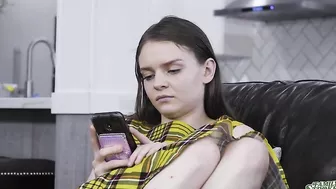 Teen hottie records her XXX girlfriend blowing dick of the lucky guy