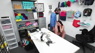 Security guard gives his long XXX dick to the naked mom to suck