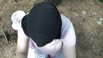 Obedient Syrian mom whips out XXX jugs and touches guy's dick in park