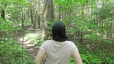 Skilled guy manages to fuck Arab mom with great XXX ass outdoors