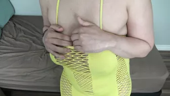 Curvy Arab mom with natural XXX breasts spreads legs in front of her beau