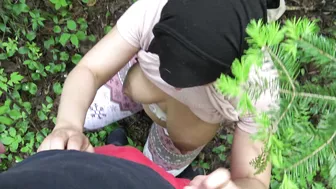 Arab mom in hijab sucks friend's XXX dick outdoors in the woods