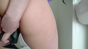 Horny Arab mom provocatively touches hairy XXX cunt using black vibrator