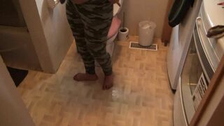 Arab mom with saggy XXX tits sits on the toilet and displays her cunny