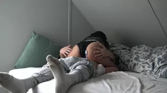 Big-assed Arab mom makes out with guy during XXX affair in bedroom