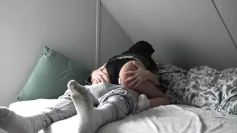 Big-assed Arab mom makes out with guy during XXX affair in bedroom