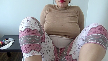 Chesty Arab mom is not shy to tease curious cameraman with her XXX feet