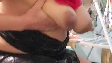 Mom in hijab shakes XXX jugs and twerks in front of her lucky hubby