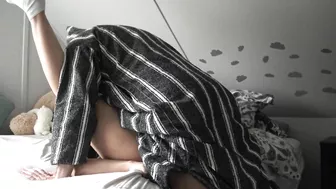 Old man stretches submissive Arab mom on bed in XXX missionary pose