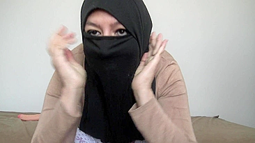 Curvy Arab mom displays her big tits and thick XXX ass in ASMR clip