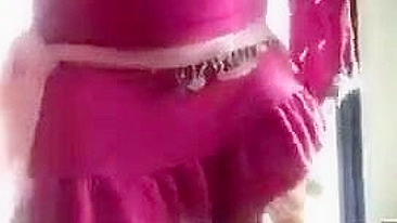 Arab mom in sexy outfit performs unforgettable XXX dance on camera