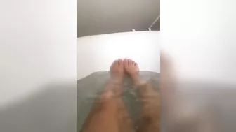 Naughty egyptian mom demonstrates XXX legs while relaxing naked in bath