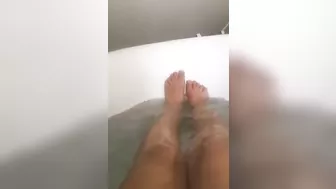 Naughty egyptian mom demonstrates XXX legs while relaxing naked in bath