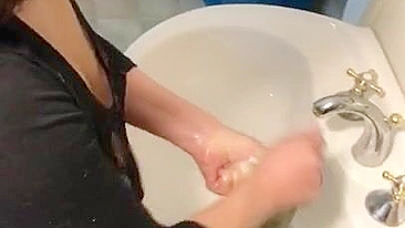 Iranian mom carefully washes her XXX panties after sexual adventures