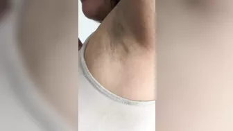 Hot Arab mom provocatively displays shaved XXX armpits on the camera