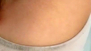 Hot Arab mom provocatively displays shaved XXX armpits on the camera