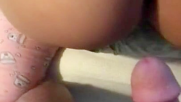 Arab mom gets on all fours inviting guy to fuck her in XXX doggy