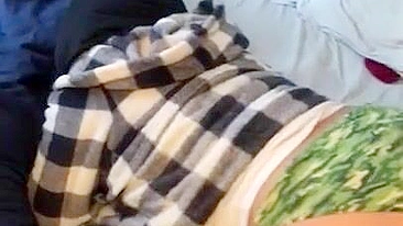 Arab mom gets on all fours inviting guy to fuck her in XXX doggy