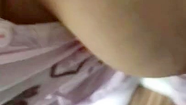 Guy takes off Arab stepmom's panties and cums straight on her XXX pussy