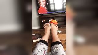 Naughty iranian girl displays her XXX feet while chilling in living room