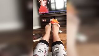 Naughty iranian girl displays her XXX feet while chilling in living room